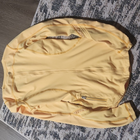 Lululemon Run: Reflect Long Sleeve Yellow Size 2 - Picture 3 of 6